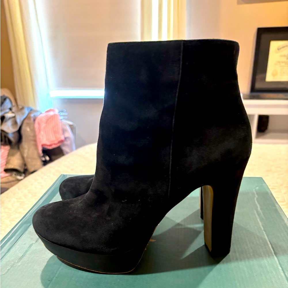 Sexy Vince Camuto Black Suede Platform Booties